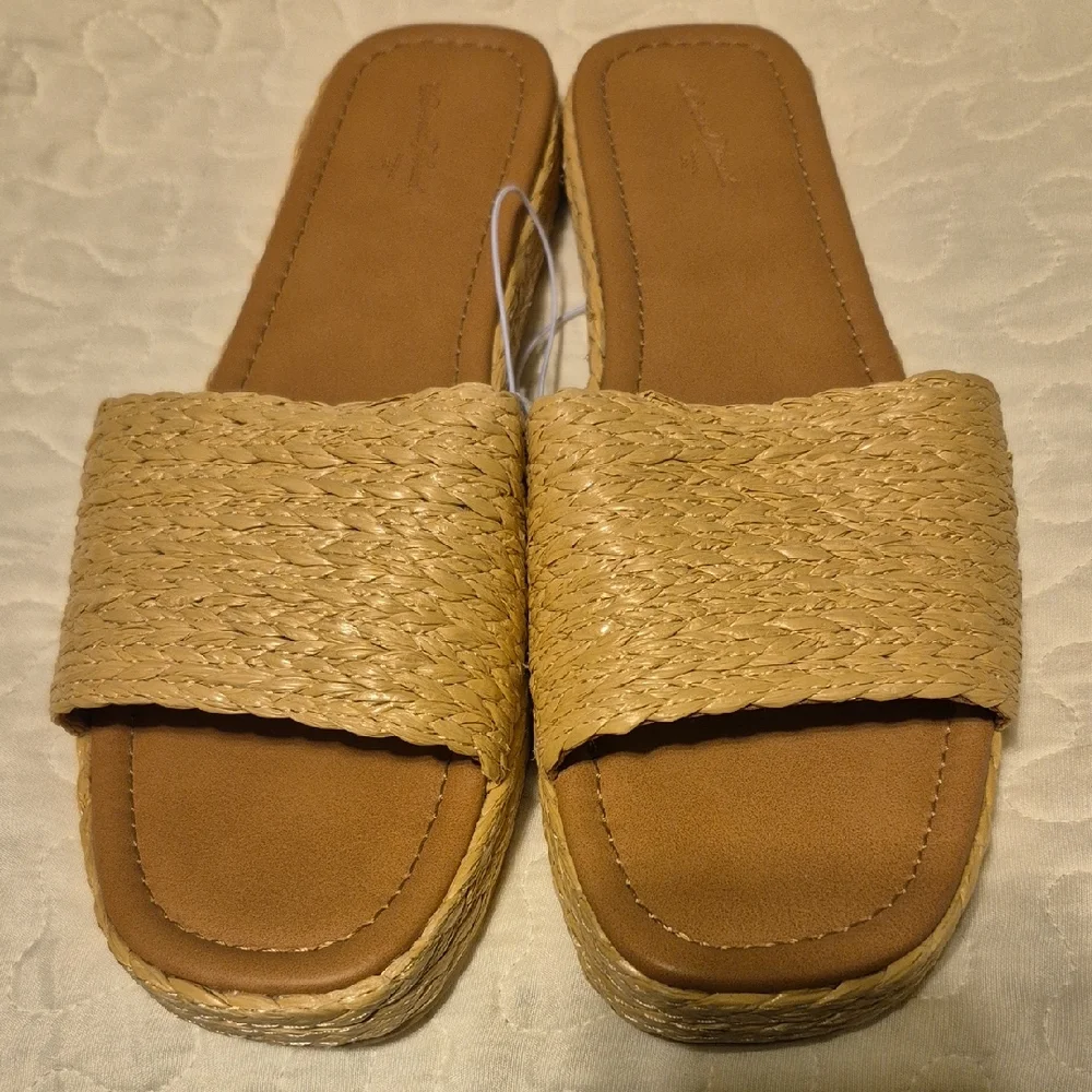 Universal Thread Tan Espadrille Slides